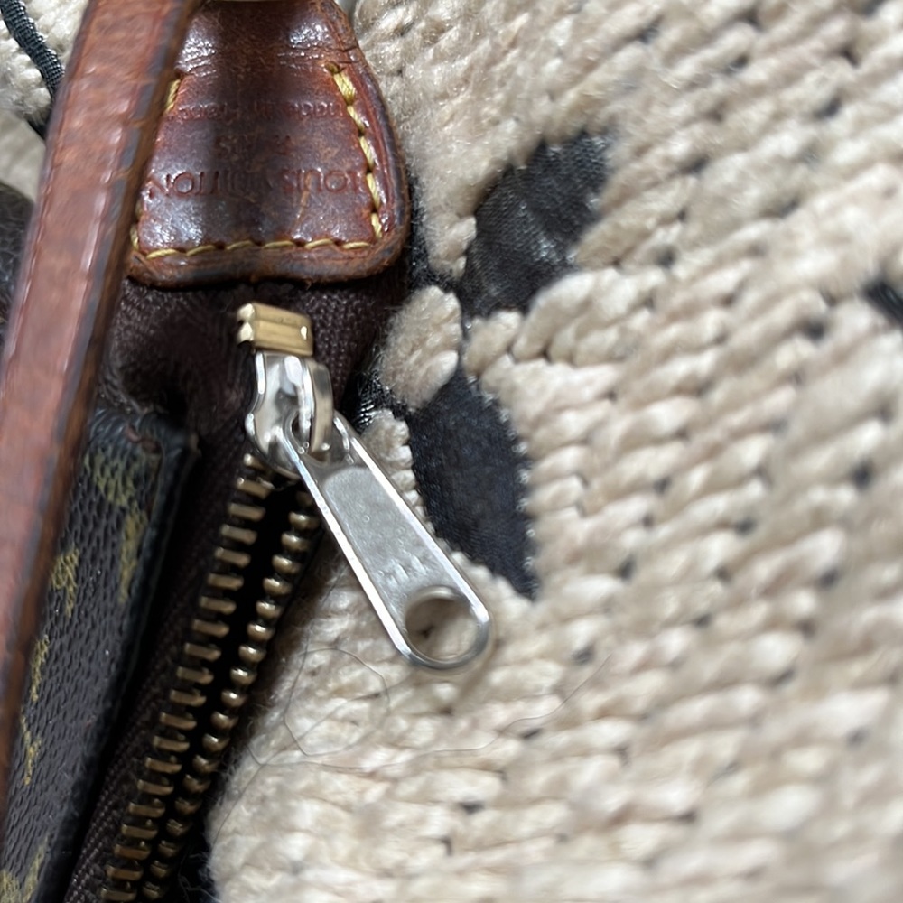 💯Authentic LV Clutch - Picture 12 of 12